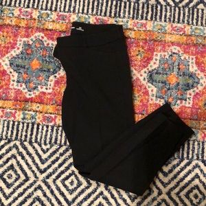 Excellent condition- barely worn. Old Navy Slimming Pixie Pants